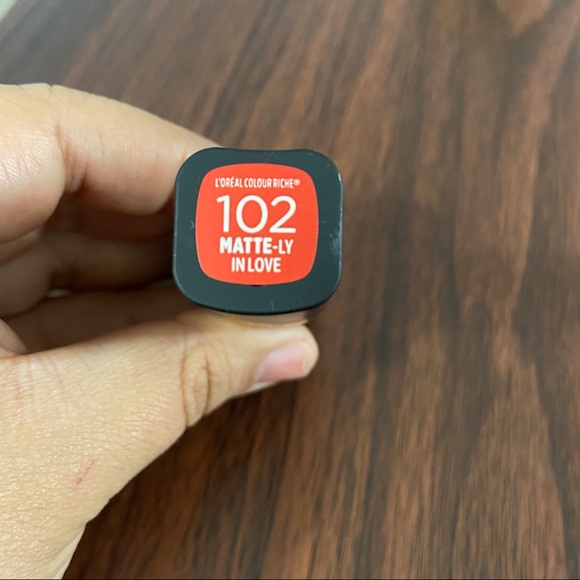 Loreal color Rich Matte-Ly in Love 102 New - Picture 6 of 6